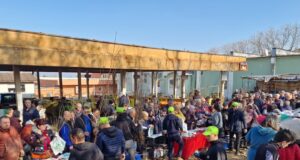 Около 12 хиляди плодни и медоносни дръвчета раздадоха от „Гората.бг“ на Трети март в Свищов