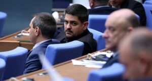 Парламентарната група на МЕЧ преустановява съществуването си, защото депутатите в нея са под определения минимум, съобщи Наталия Киселова