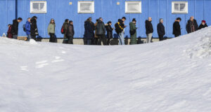 Парламентарните избори в Гренландия приключиха на фона на желанието на Тръмп да поеме контрола над острова