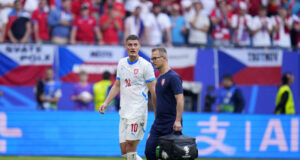 Патрик Шик вкара два гола за трудна победа на Чехия над Фарьорските острови