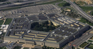 Пентагонът съкращава до 60 000 работни места за цивилни служители