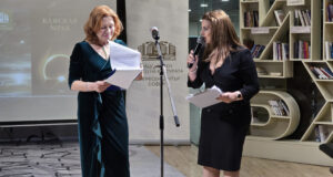 Писателството е самотен процес, каза Виолета Янушева на премиерата на романа си „Бляскав мрак“