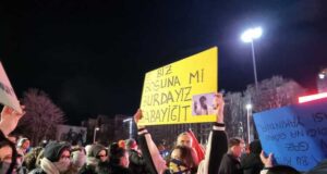 Полицията използва водни оръдия срещу демонстрантите в Анкара и Истанбул