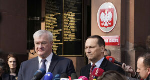 Полският външен министър Радослав Шикорски потвърди, че оръжейните доставки на САЩ за Украйна през Полша са възобновени