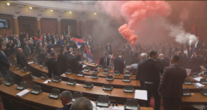 Бой в сръбския парламент