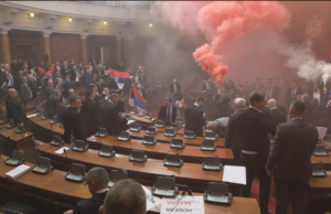 Бой в сръбския парламент