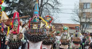 Празник на кукерските игри събра над 300 участници в Стралджа, Ямболско