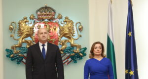 Президентът Румен Радев удостои с орден "Мадарски конник" първа степен посланика на Италия у нас Джузепина Дзара