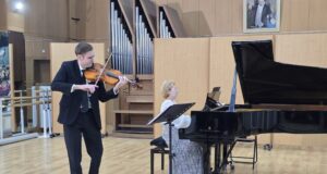 Преподаватели от Националното училище по музикално и танцово изкуство в Пловдив изнесоха пролетен концерт