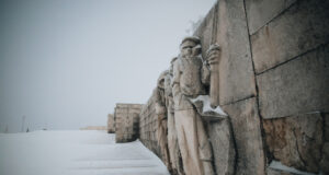 При създаването си пространството, където се провеждат националните чествания на връх Шипка, е било наречено "Алея на героите"