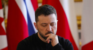 РАЗШИРЕНА
                                                                                                Зеленски пристигна в Саудитска Арабия, ще се види с престолонаследника преди срещата на върха между представители на Украйна и САЩ