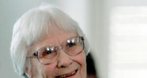 Разкази и есета от авторката на „Да убиеш присмехулник“ Харпър Ли ще бъдат публикувани през октомври