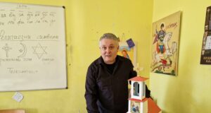 Религията учи децата най-вече да различават доброто от злото, каза преподавателят по религия в Разград Илиян Чолев