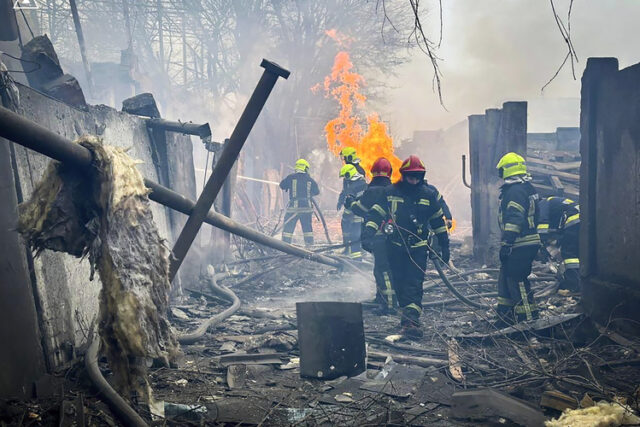 Руска балистична ракета удари Одеса; двама души са пострадали, съобщи областният управител