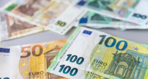 С предложение за промяна в тарифа таксите, събирани в системата на икономическото министерство, се преизчисляват в евро