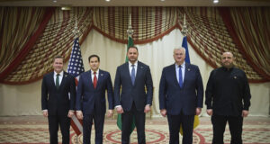 Участниците в днешните преговори между Украйна и САЩ в Саудитска Арабия