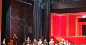 Световноизвестният оперен изпълнител и диригент Хoсе Кура се срещна днес със старозагорски ученици