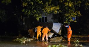 Силен вятър и градушка причиниха щети на много места в Румъния; един човек е загинал