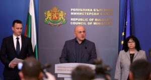 Следващата седмица ще обявим кои проекти по НПВУ отпадат, каза вицепремиерът Томислав Дончев на извънреден брифинг в МС