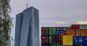 Спадът на промишлената активност в еврозоната се забавя, сочи проучване