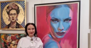 Трета самостоятелна изложба, посветена на женската красота и страст, представи във Велико Търново художничката Нина Ковачева