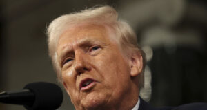 Тръмп отлага влизането в сила на митата за някои канадски продукти за 2 април