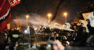 Турските власти задържаха адвоката на затворения кмет на Истанбул