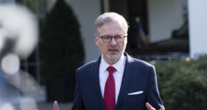 Украйна цели справедлив мир, като военната подкрепа може да доведе до него, заяви чешкият премиер