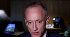 Учебната ни система е прекалено амбициозна, ще направим бързо промяна в учебния план, каза образователният министър Красимир Вълчев