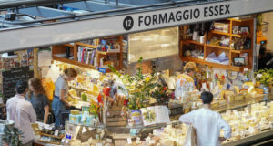 Френското синьо сирене "Рокфор" празнува 100 години наименование за произход с надежда да съживи продажбите