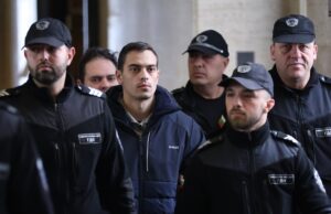 Четирима от задържаните за хулиганство пред Дома на Европа в София остават в ареста