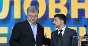 На снимката: Порошенко /ляво/ и Зеленски /дясно/