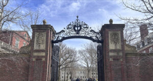 Администрацията на Тръмп замрази финансиране за "Харвард" на стойност около 2,3 милиарда долара