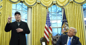 Американският президент Тръмп е заявил пред правителството си, че Мъск скоро ще се оттегли от администрацията, пише "Политико“