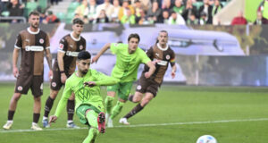 Арсенал и Ливърпул се интересуват от алжирски нападател на Волфсбург