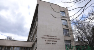 Веднага след инцидента с ученик в Професионалната гимназия "Хенри Форд" е задействана мобилна група от психолози към МОН