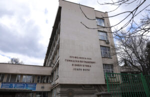 Веднага след инцидента с ученик в Професионалната гимназия "Хенри Форд" е задействана мобилна група от психолози към МОН