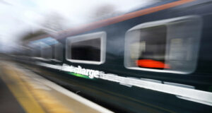 Великобритания празнува 200 г. железопътен транспорт с масово гласуване за най-добра картина по темата