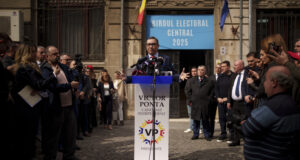 Виктор Понта иска Калин Джорджеску да присъства на предизборен дебат между него и Джордже Симион