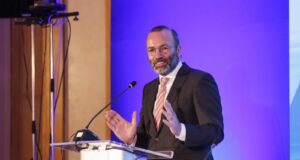 Манфред Вебер