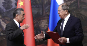 Германия смята, че усилията за примирие в Украйна са "в застой", а Китай намира разговорите за окуражаващи