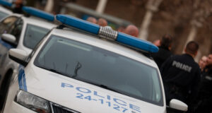 Двама полицаи пострадаха леко при катастрофа между патрулна кола и автомобил в София