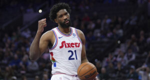 Джоел Ембийд е претърпял успешна операция на проблемното ляво коляно