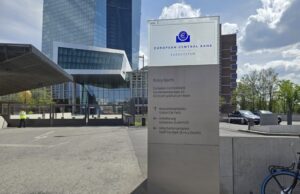 ЕЦБ обмисля промяна на стратегията си относно своята парична политика, съобщи Блумбърг