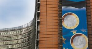 Европейската комисия подготвя и ще представи в началото на лятото извънредния доклад за готовността на България за еврозоната