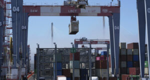 Електронните продукти ще бъдат обложени с отделни мита за внос в САЩ, посочи американският министър на търговията