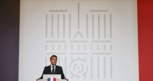 Еманюел Макрон заяви, че ще опита да привлече във Франция учени от цял свят