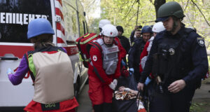 Жена загина при руска атака в украинския град Запорожие; ранени са 13 души, сред които две деца