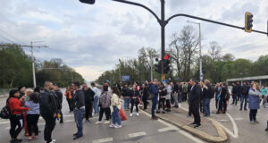 Жители на ж.к. ,,Захарна фабрика" в София излязоха на протест срещу настаняването на обитателите от съборените незаконни постройки в квартала