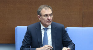 Има още дейности за изпълнение от страна на кмета на община Стамболийски за осигуряване на достъп до районната администрация, каза министър Борислав Гуцанов